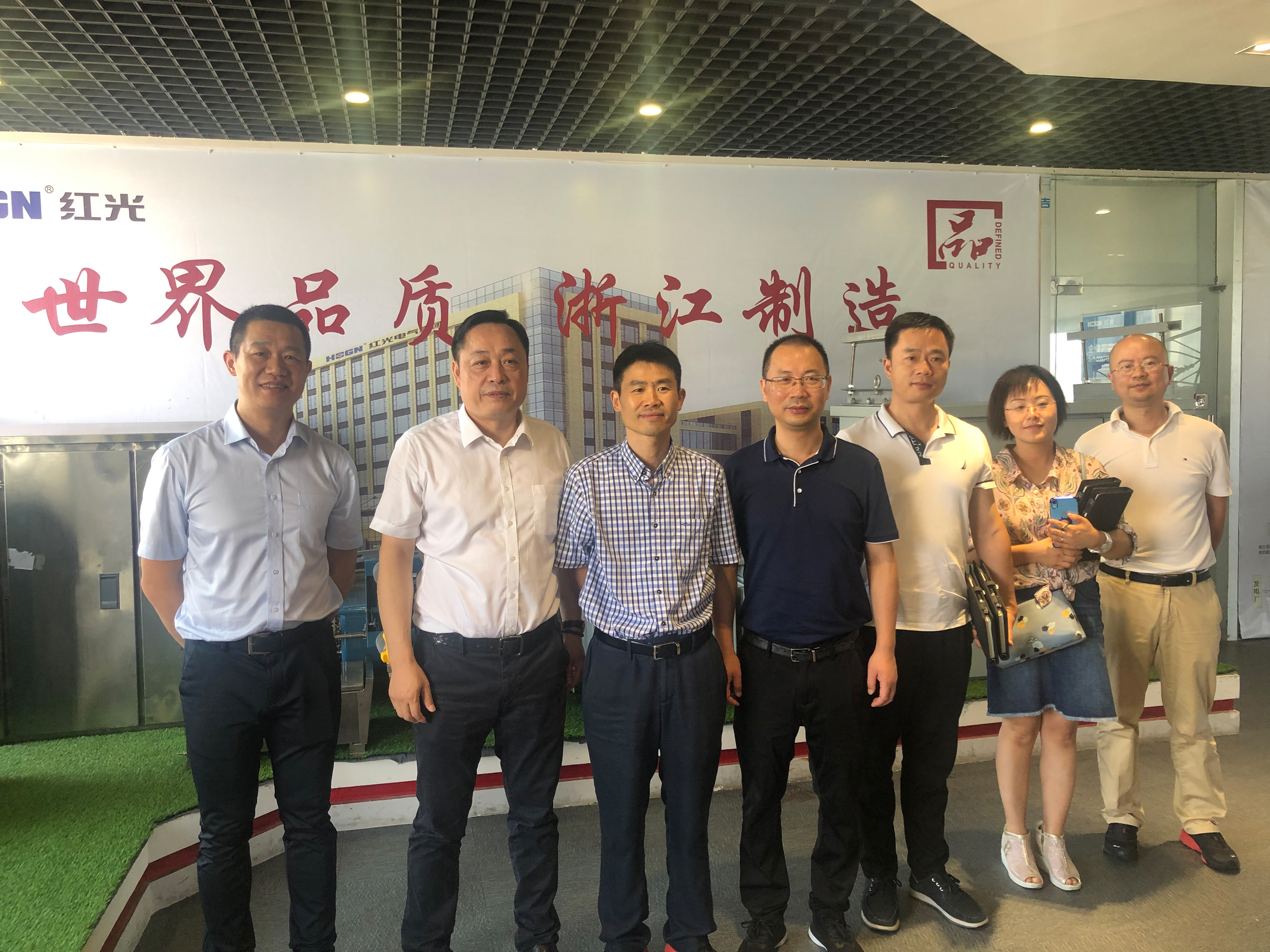 国家电力器材产品清静性能质量监视磨练中心执行董事、党委书记钟晖一行 莅临NG电子游戏调研